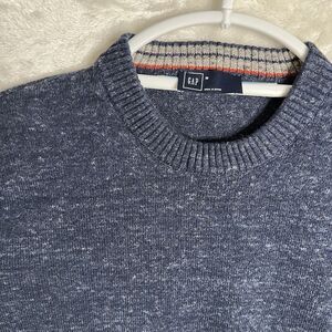 Classic Gap Men’s Sweater Cotton Blend Sz M Dark Blue Chic Comfort Any Occasion
